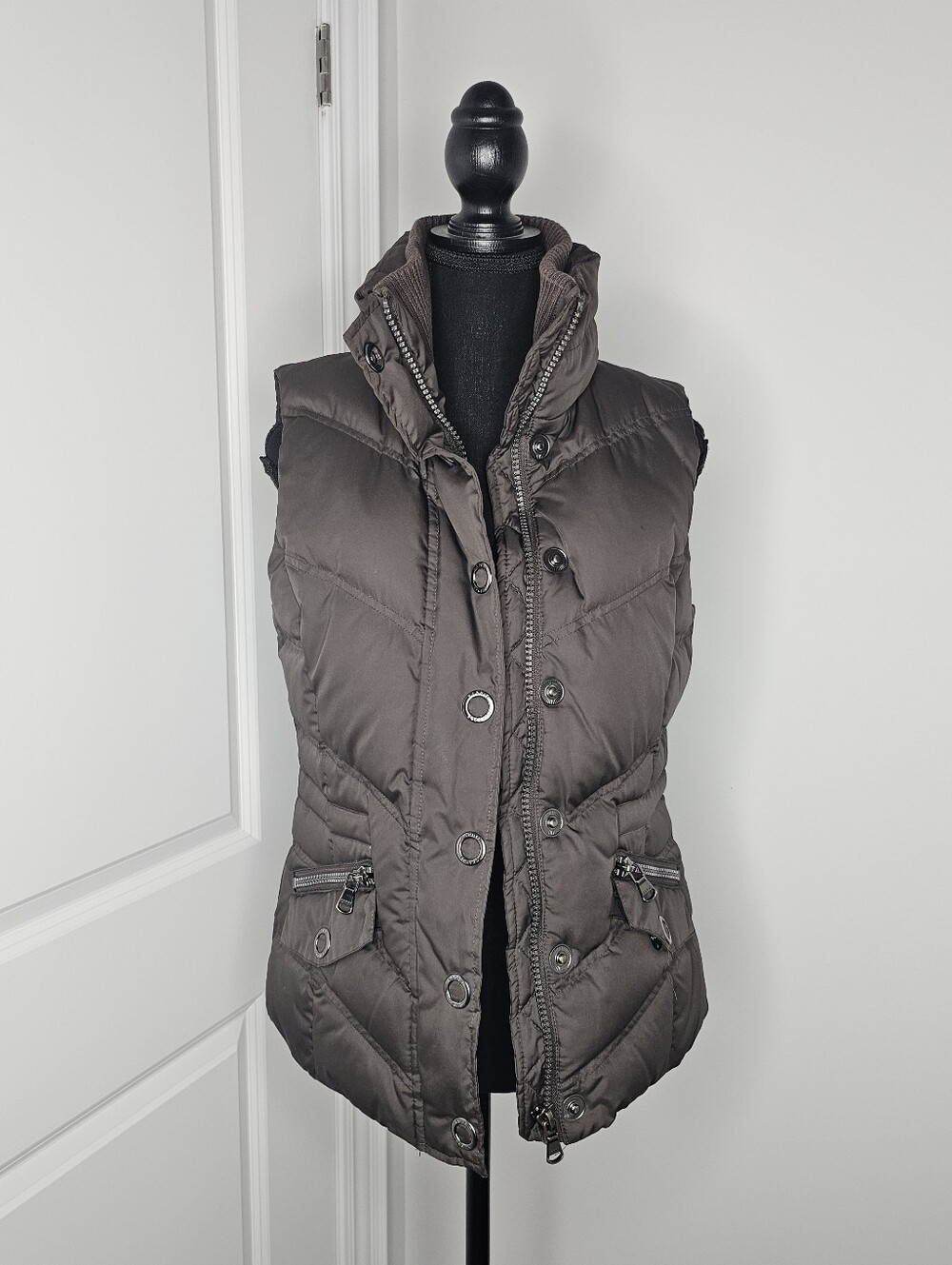 Esprit Women's Brown Fitted Puffer Vest Size Small Zip Button Front Quilted